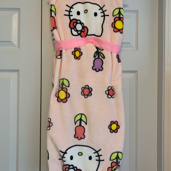 Hello Kitty Blanket Spring Throw - Picture 3 of 3